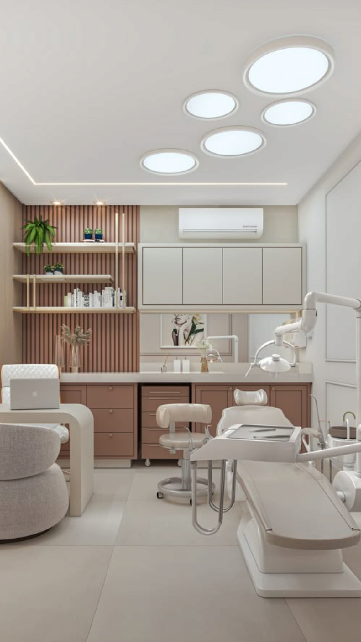 Sala de procedimentos odontológicos da Concept Odontologia com cadeira clínica e iluminação de teto